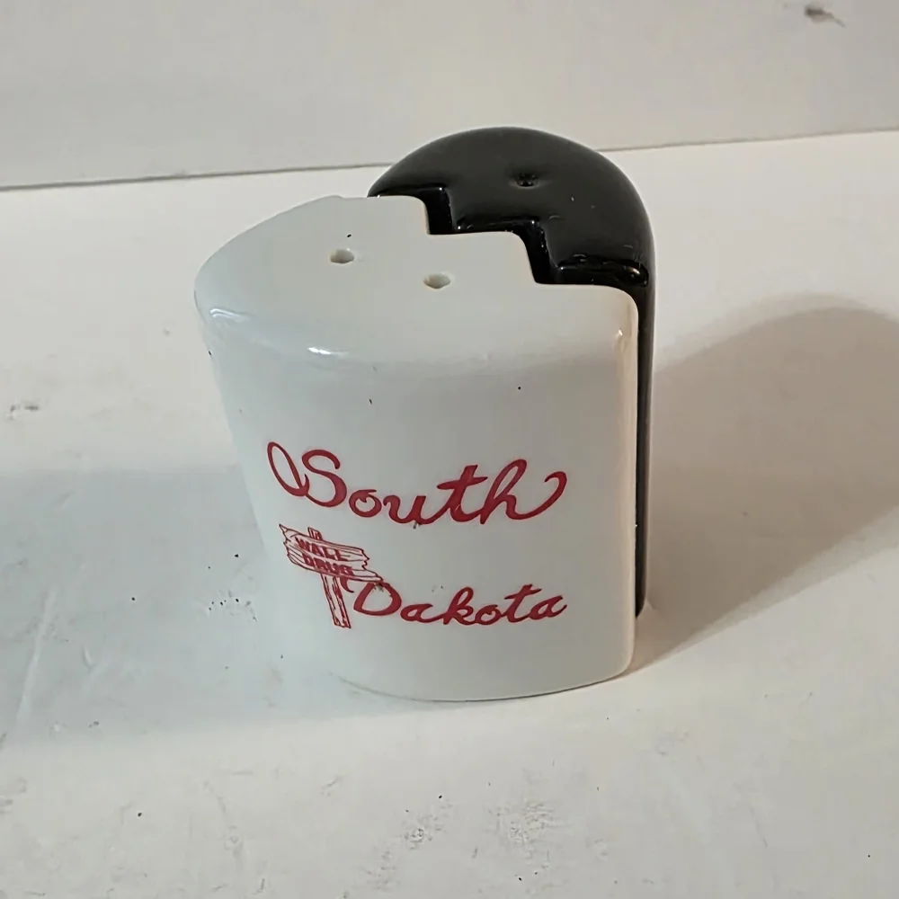 Vtg Broken Heart Souviner Salt Pepper Shakers Black White